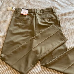 Nwt Van Heusen Slim Fit traveler pant